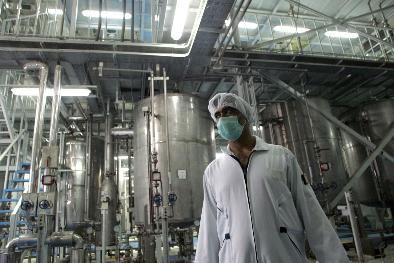 Cơ sở chuyển đổi Uranium Isfahan ở phía nam Tehran vào năm 2007. Ảnh: WSJ. Israel giáng đòn mạnh vào Iran nhưng chưa thể chạm đến pháo đài hạt nhân Fordow 4.png