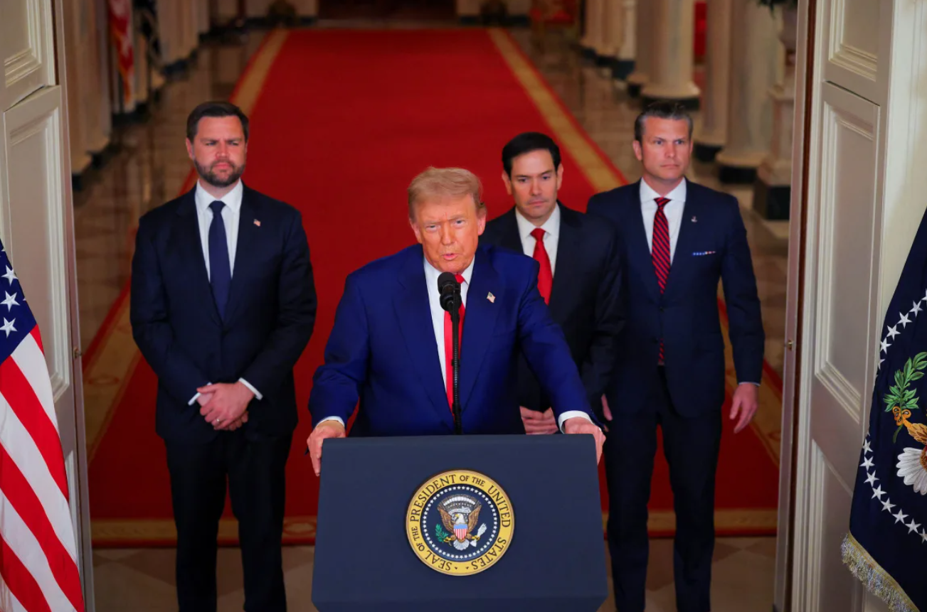 Tổng thống Trump có bài phát biểu trước toàn quốc tại Nhà Trắng vào hôm 21/6. Ảnh: Reuters. Hậu trường chiến dịch Búa Đêm Hành trình ra quyết định tấn công Iran của ông Trump 3.png