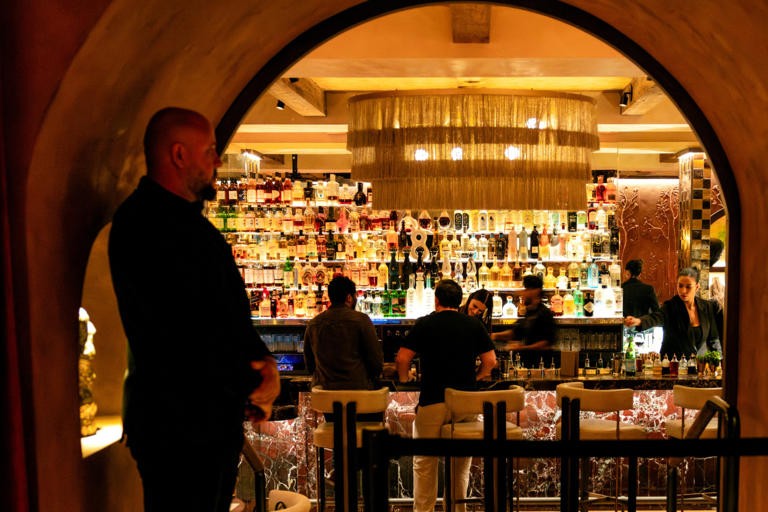 Cuộc sống bí mật của nhóm 0,1% siêu giàu Mỹ Họ đi đâu, ăn gì và vì sao không ít gặp người thường.jfif