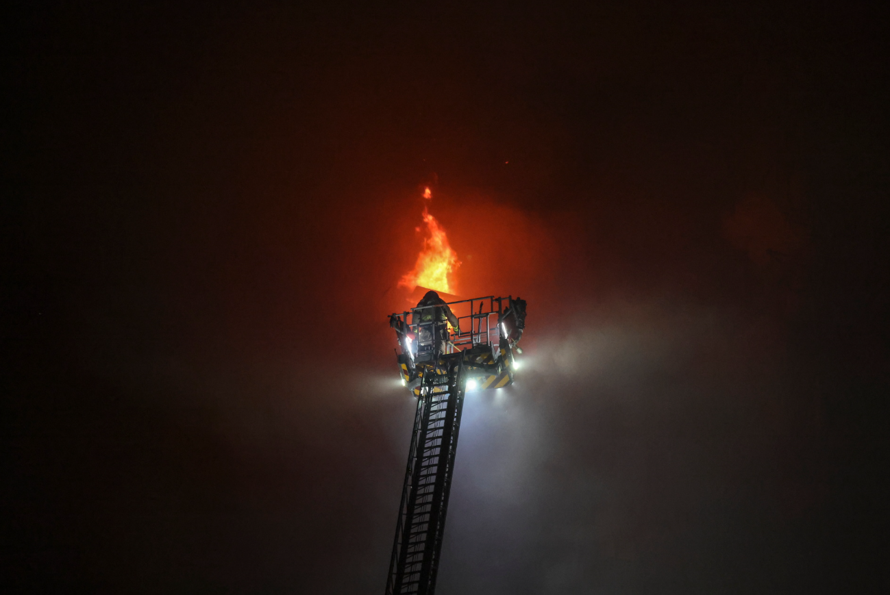 Câu chuyện nghẹn lòng đằng sau bức ảnh biểu tượng cho thảm kịch ở Hong Kong 1.png