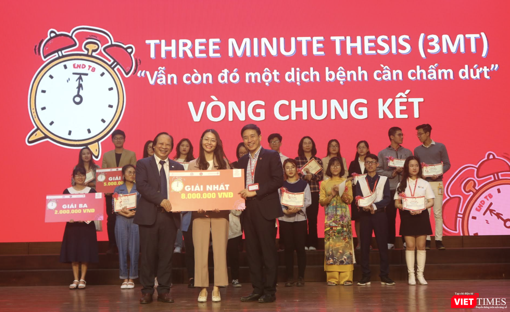 Chị Nguyễn Thị Ngọc Nga đạt giải Nhất cuộc thi “3MT - Vẫn còn đó một dịch bệnh cần chấm dứt” (Ảnh - Minh Thuý)