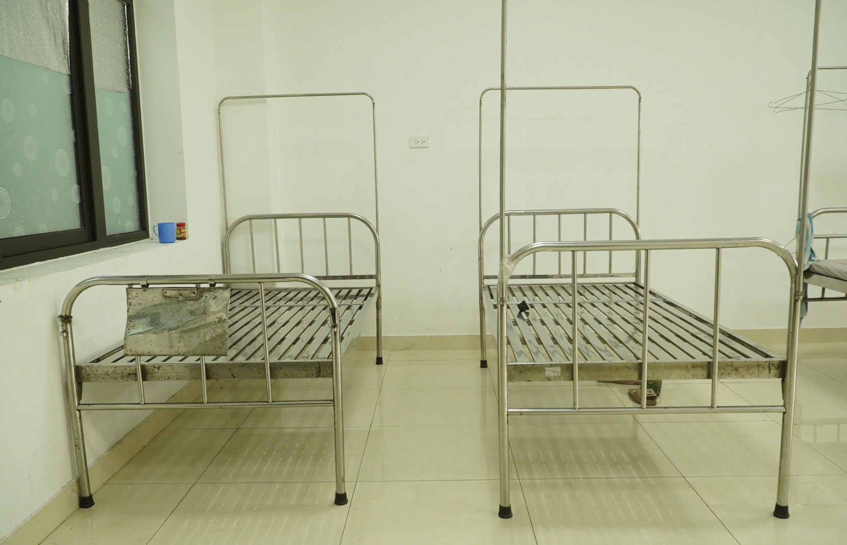 Cận cảnh giường bệnh được đặt trong phòng "bay lắc" của đối tượng Quý Cận cảnh giường bệnh được đặt trong phòng "bay lắc" của đối tượng Quý