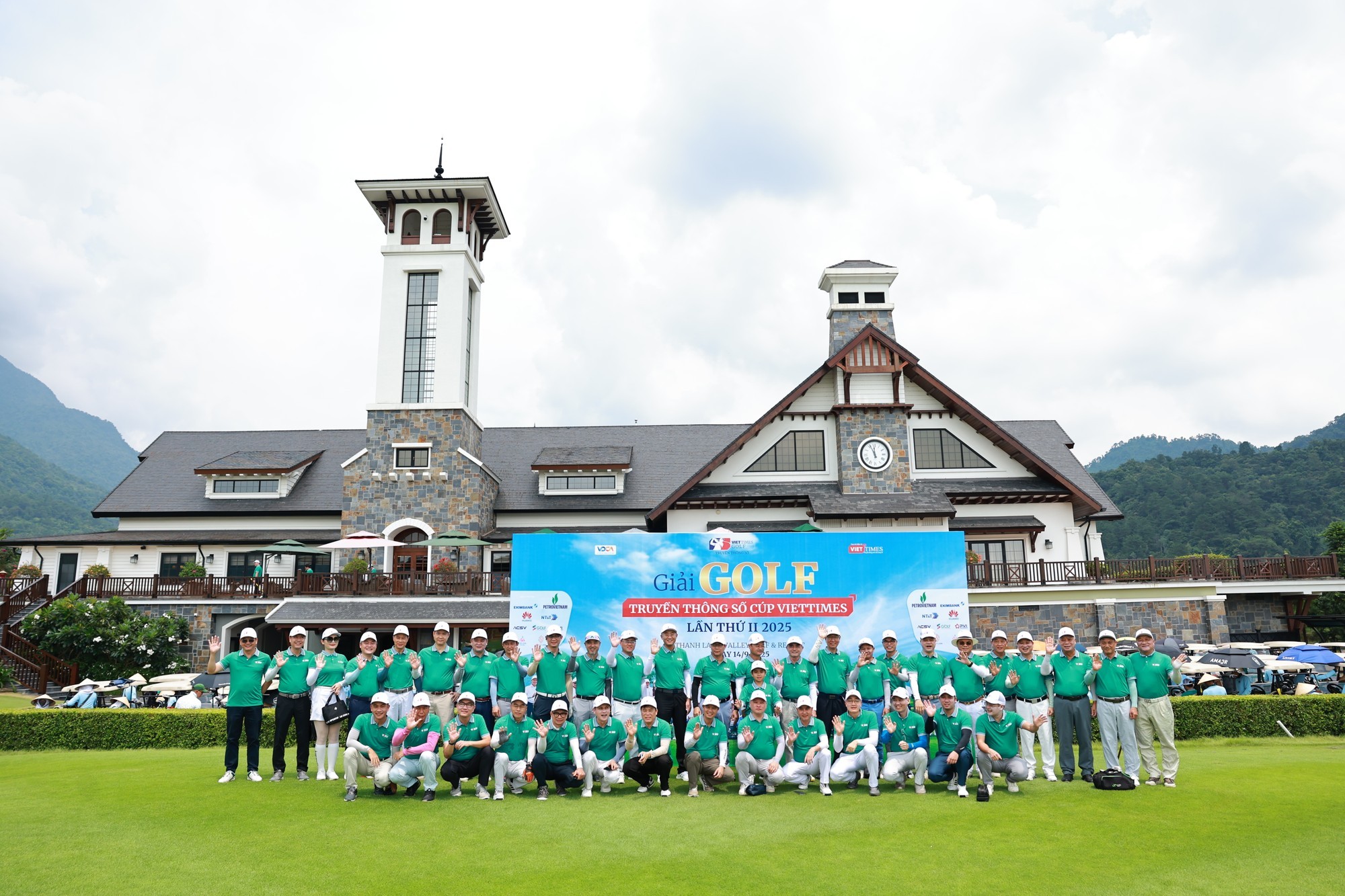 Giải golf Truyền thông số cúp VietTimes lần thứ II quy tụ hơn 140 golfer đến từ các cơ quan báo chí, doanh nghiệp công nghệ, CLB golf lãnh đạo và các đối tác thân thiết của Tạp chí VietTimes. Anh 1.jpg