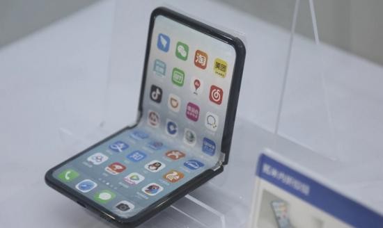 Máy trình diễn công nghệ iPhone của chuỗi cung ứng trực tuyến.