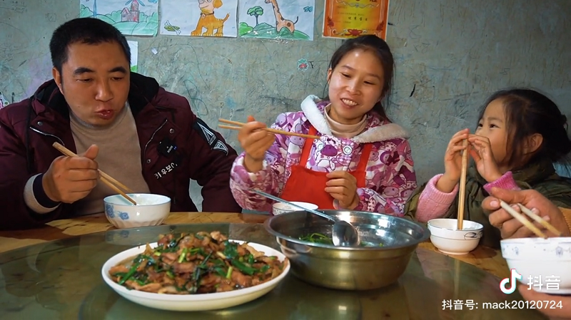 Gia đình Đào Tử - người nổi tiếng trên các nền tảng video ngắn. Gia đình Đào Tử - người nổi tiếng trên các nền tảng video ngắn.