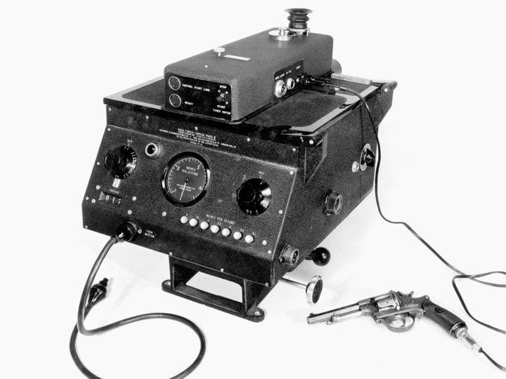 Omega ra mắt chiếc máy ảnh "Magic Eye" ở London vào năm 1948