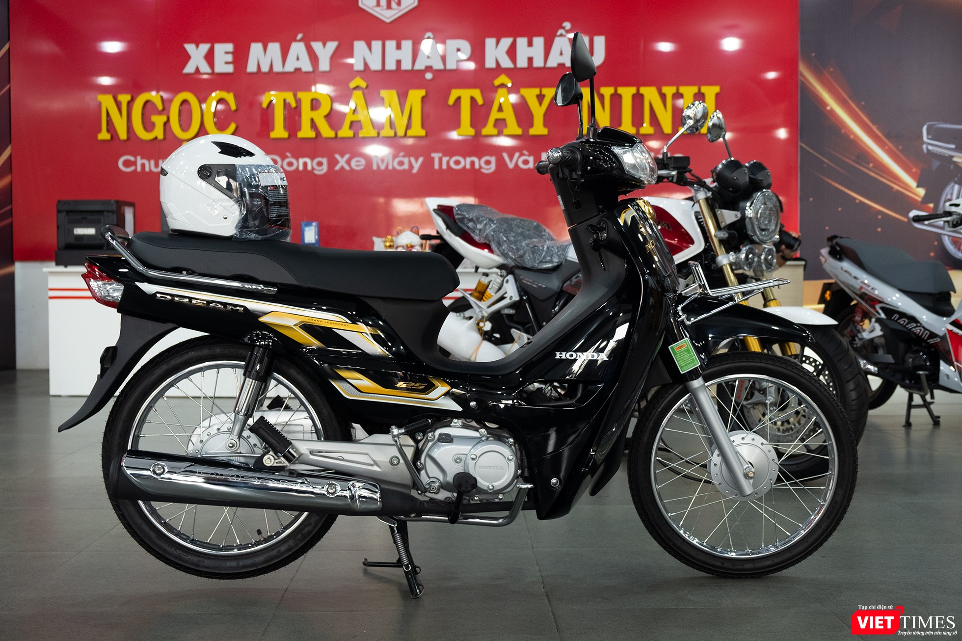 vt-Honda Dream NCX “phiên bản” Campuchia cập bến Việt Nam, giá từ 148 triệu đồng - Ảnh 2.jpg