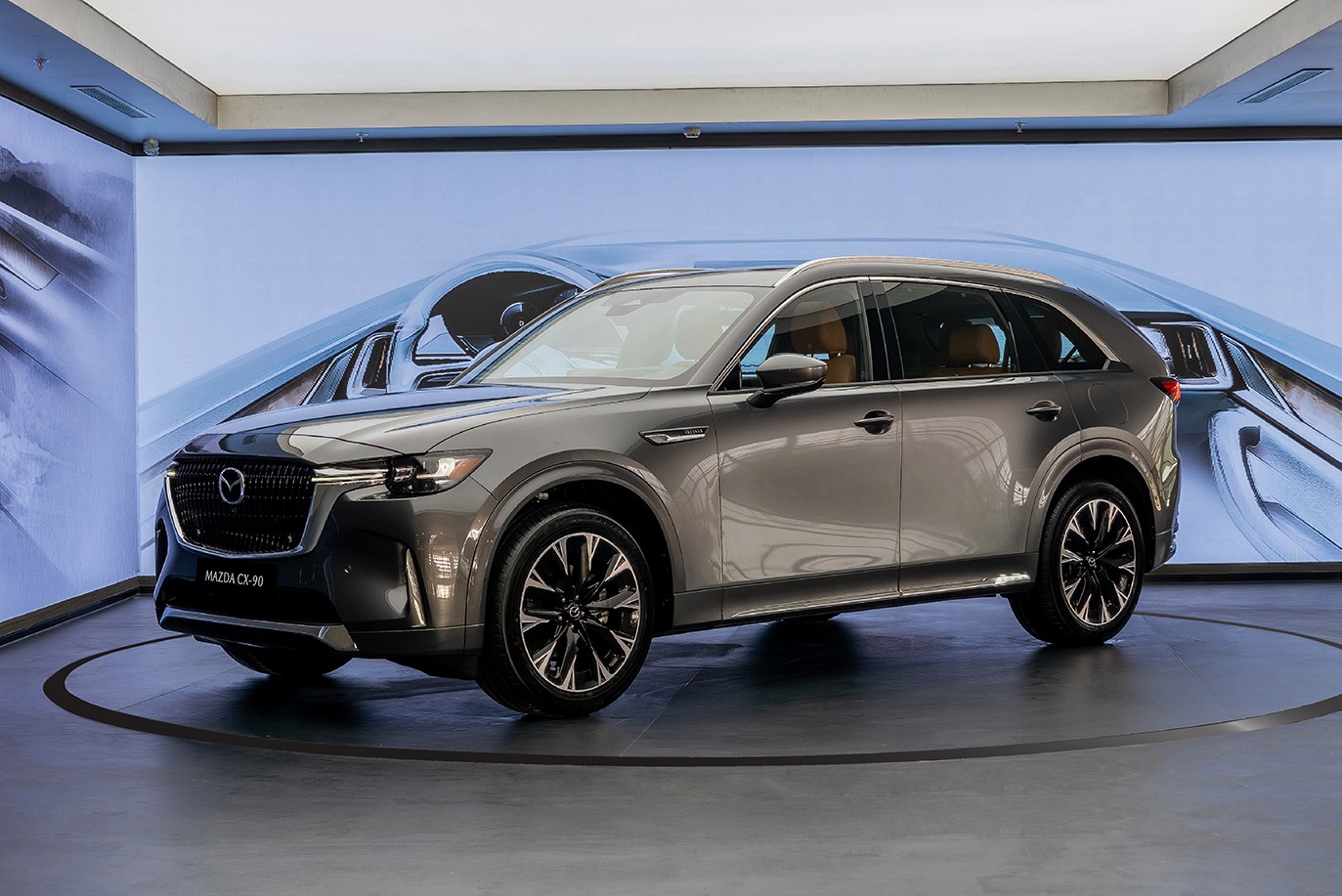 Cận cảnh bộ đôi SUV 'cận sang' vừa được Mazda giới thiệu tại Việt Nam, có động cơ hybrid cắm sạc - Ảnh 1.jpg