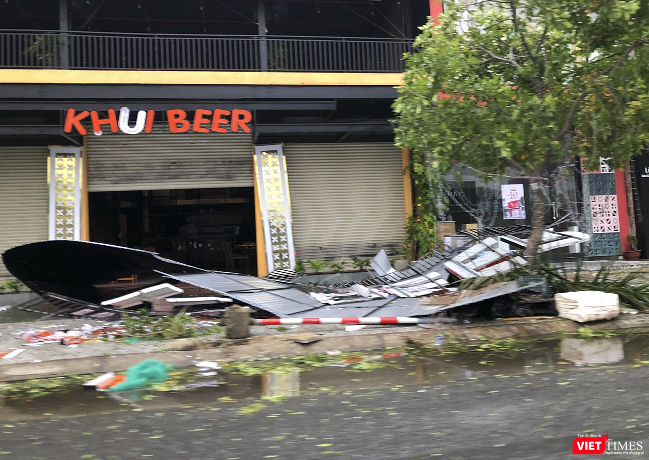 Một công trình khác bị đánh sập biển hiệu