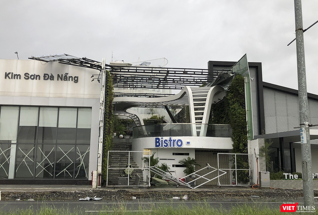 Một công trình bị tốc mái