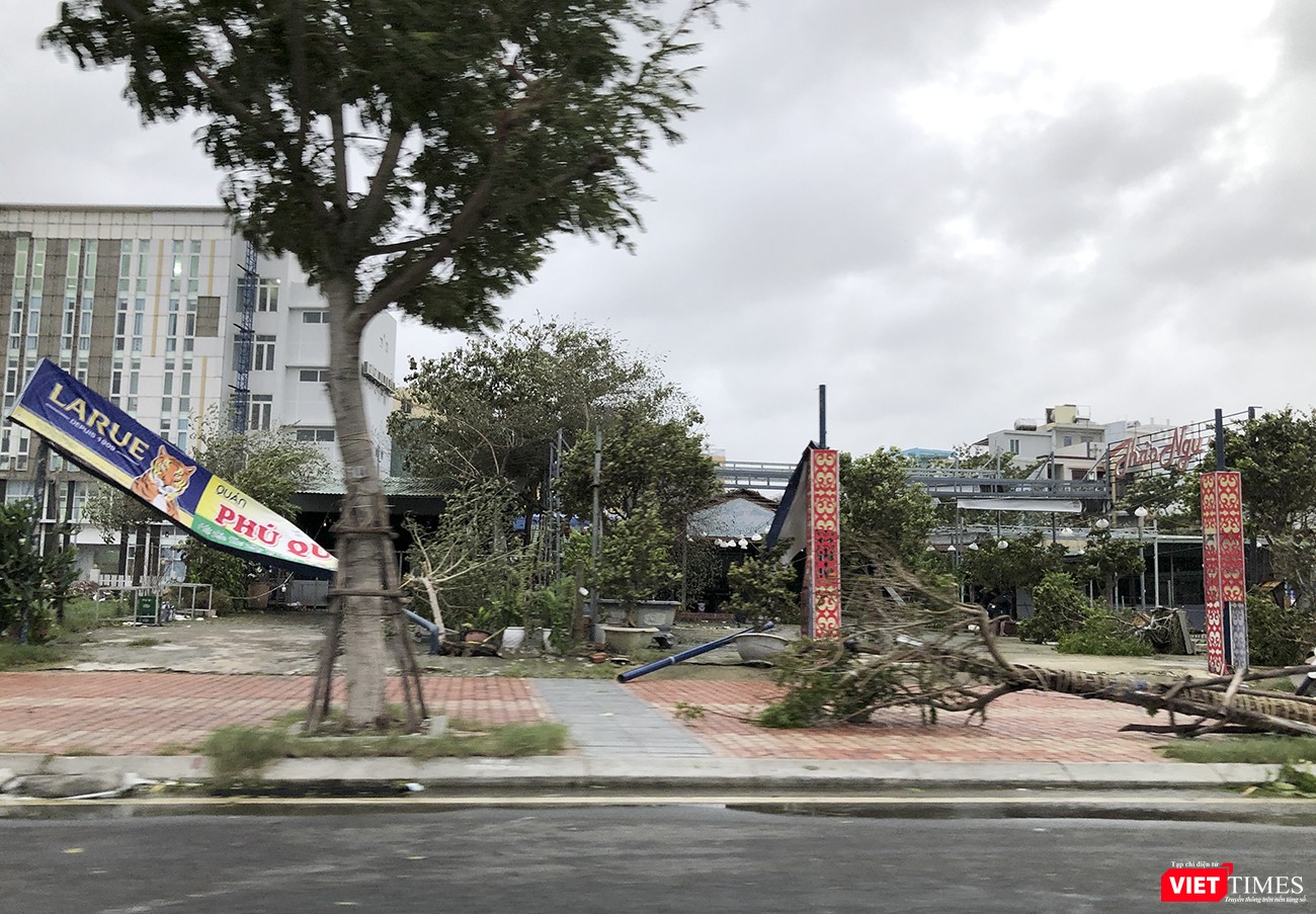 Nhà hàng dọc tuyến đường Như Nguyệt xơ xác