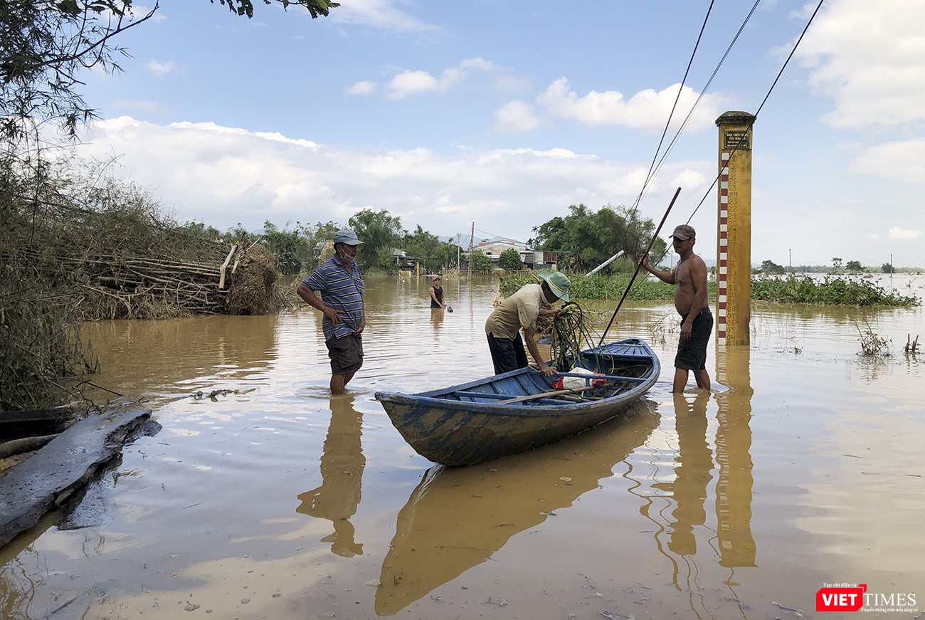 Thêm một khu dân cư phải đi lại bằng thuyền