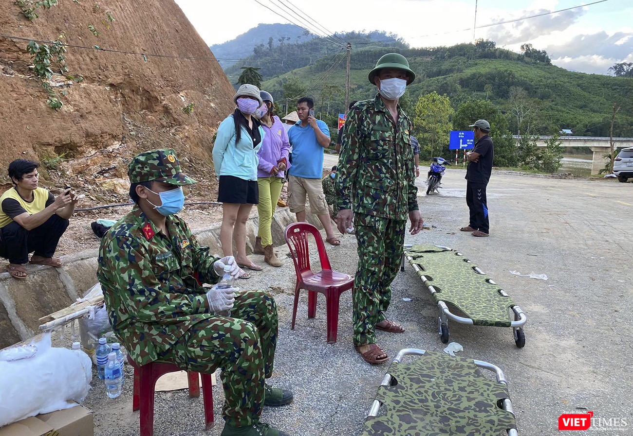 Các lực lượng tiếp tục túc trực để cứu nạn các nạn nhân