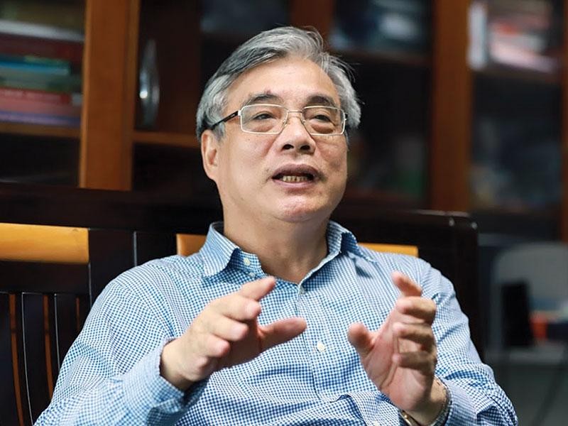 “Trong tình thế đặc biệt khó khăn này, nếu áp tiêu chuẩn, quy chuẩn bình thường thì doanh nghiệp không thể có nguồn lực để phục hồi sản xuất”, Tiến sĩ Trần Đình Thiên nói.