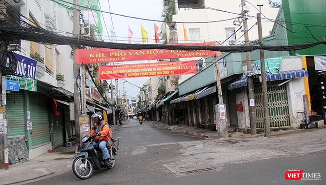 Hình ảnh chợ Đo đạc ở phường An Khánh, TP. Thủ Đức, TP.HCM, vốn là một nơi buôn bán nhộn nhịp mỗi ngày, đã phải đóng cửa từ tháng 7/2021 và tới nay đã kéo rào bảo vệ vùng xanh, chưa thể hoạt động trở lại
