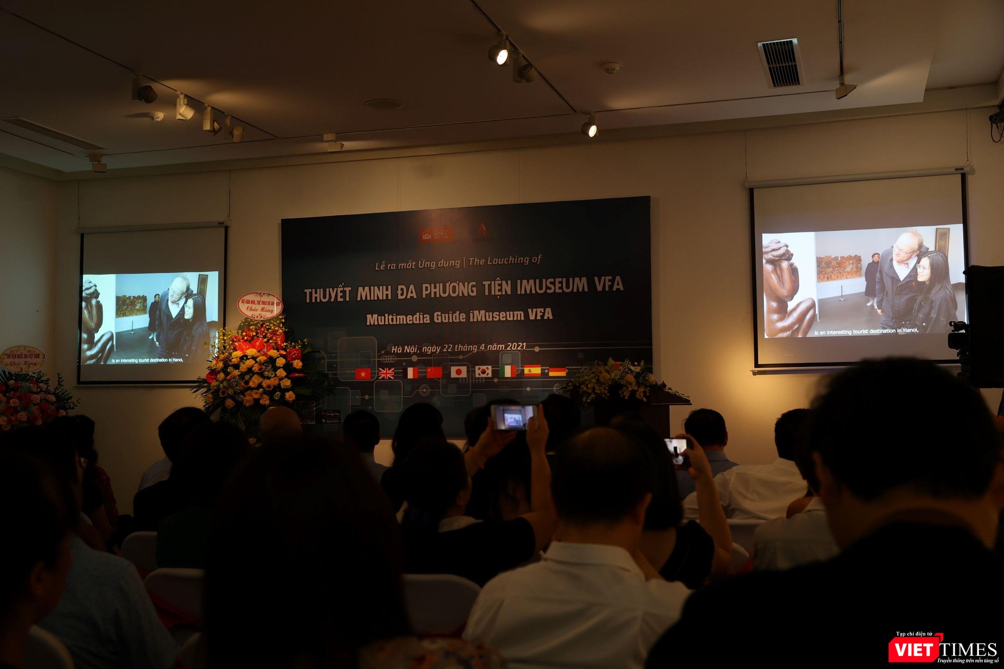 Trình chiếu clip giới thiệu ứng dụng iMuseum VFA