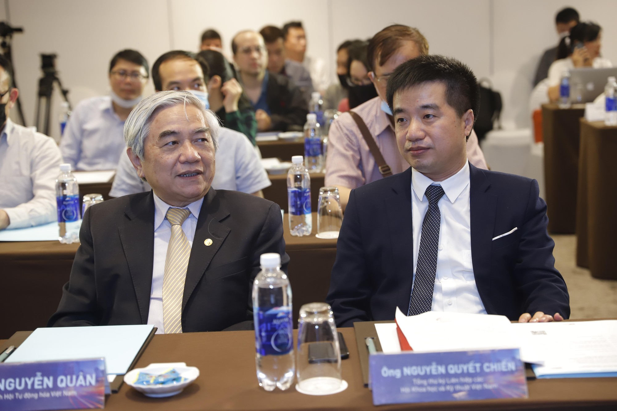 ông Nguyễn Quân - nguyên Bộ trưởng Bộ Khoa học Công nghệ và ông Nguyễn Quyết Chiến - Tổng thư ký Liên hiệp các Hội Khoa học và Kỹ thuật Việt Nam ông Nguyễn Quân - nguyên Bộ trưởng Bộ Khoa học Công nghệ và ông Nguyễn Quyết Chiến - Tổng thư ký Liên hiệp các Hội Khoa học và Kỹ thuật Việt Nam