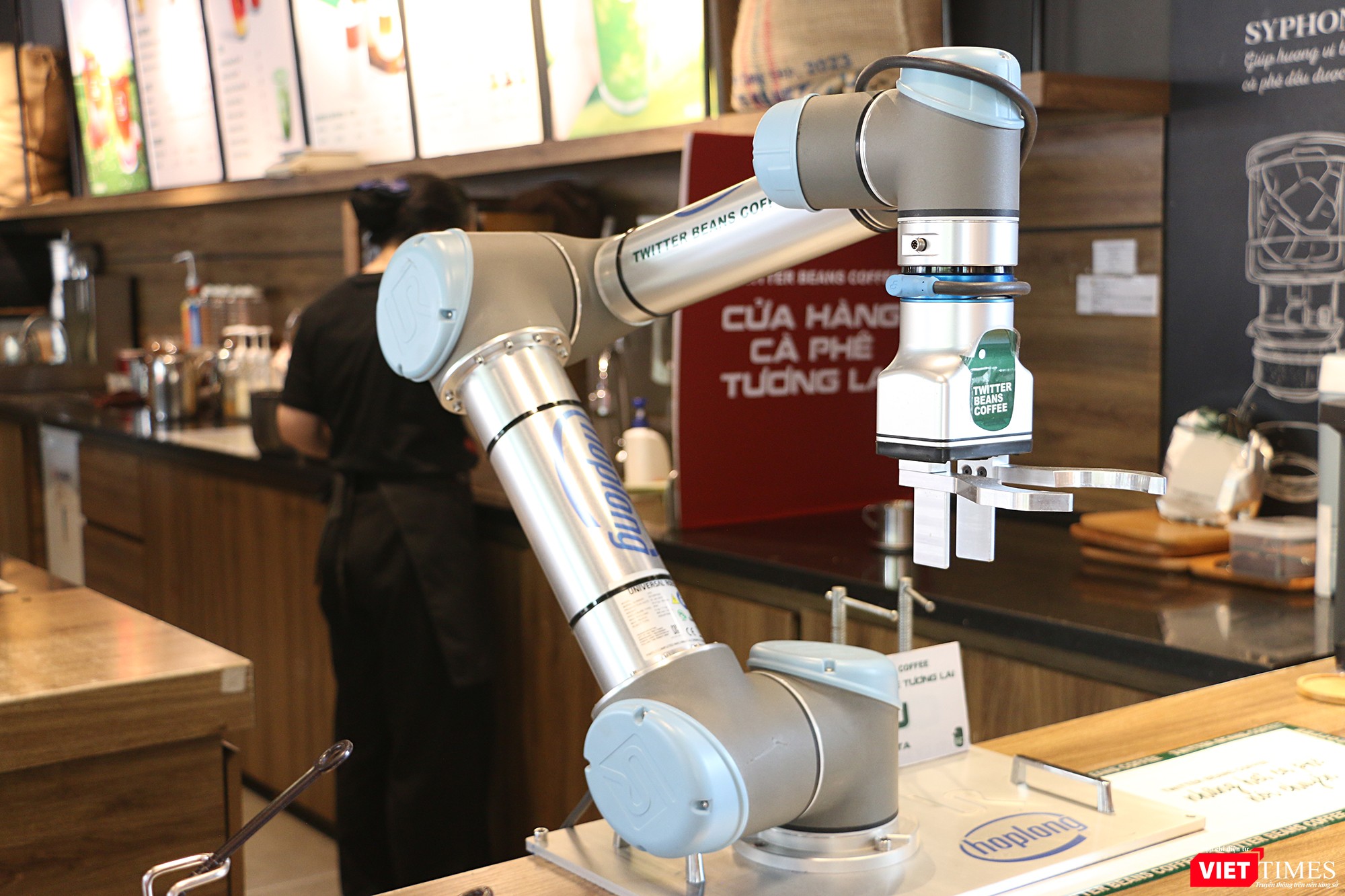 vt_robot coffee 2.jpg