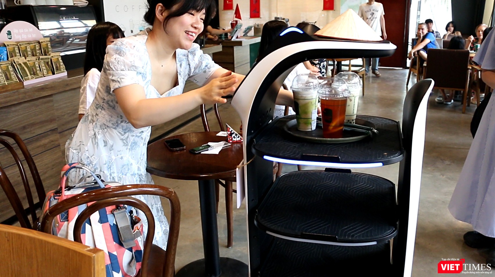 vt_robot coffee 5.jpg