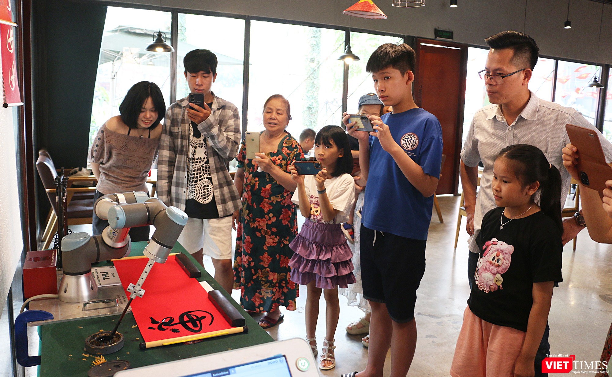 vt_robot coffee 6.jpg