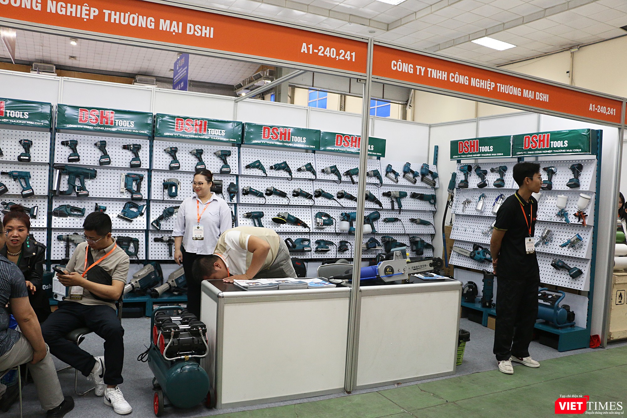 vt_gian hang trien lam 2.jpg