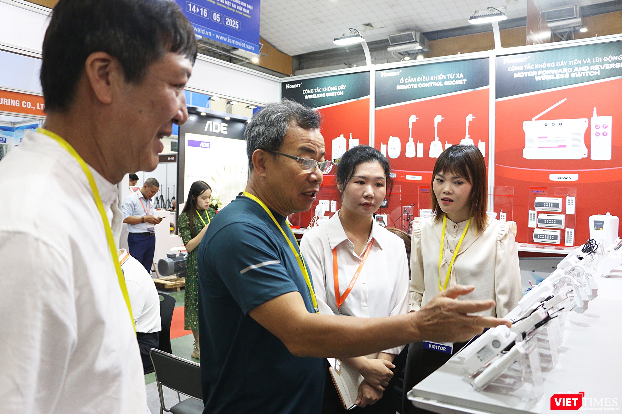 vt_khach tham quan 2.jpg