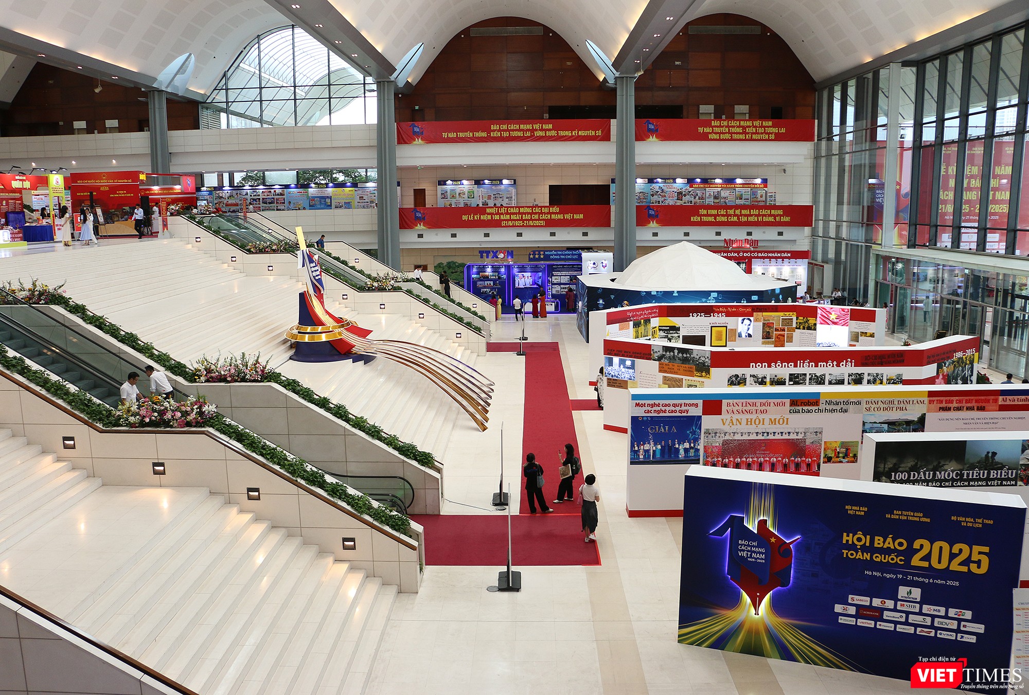 vt_toan canh hoi bao.jpg