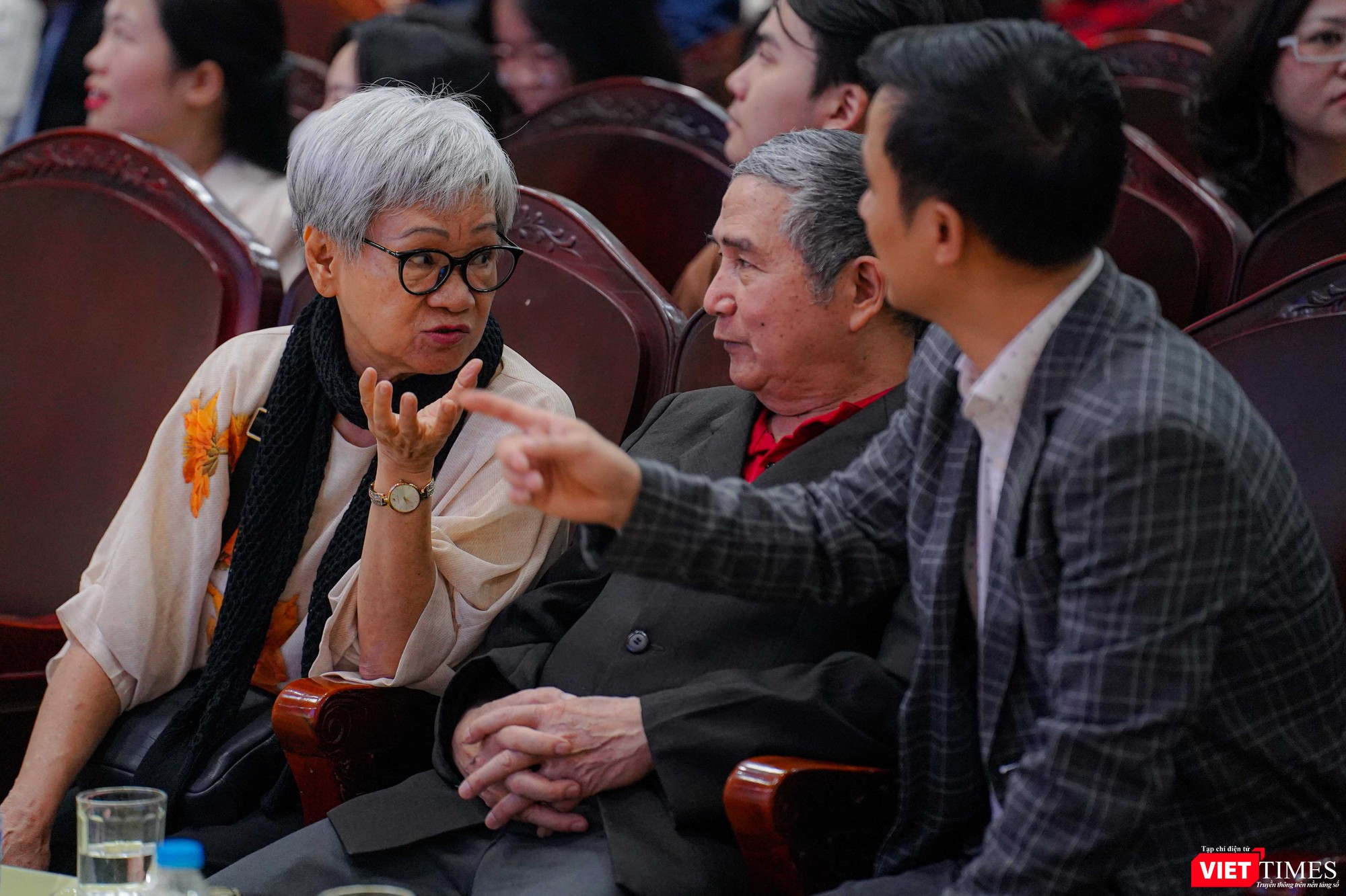 vt_AI ngay cang gioi.jpg