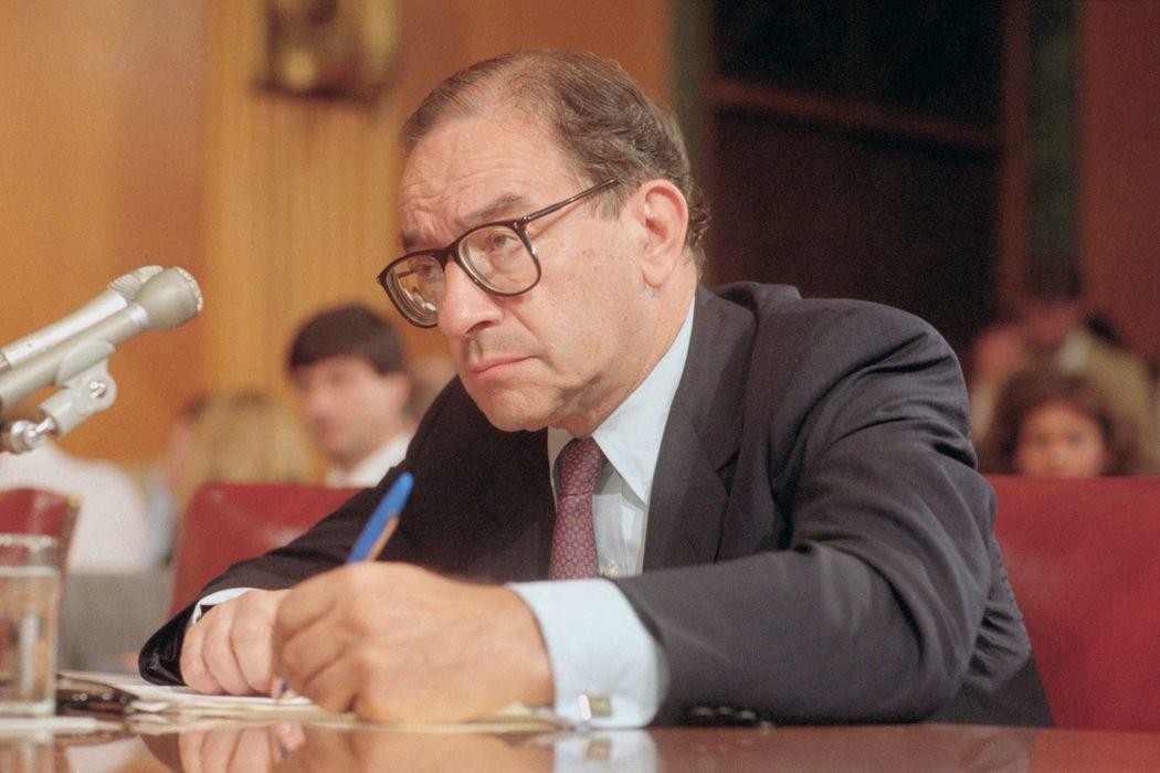 Chủ tịch Fed Alan Greenspan điều trần trước một ủy ban Thượng viện vào năm 1987 (Ảnh: Getty)