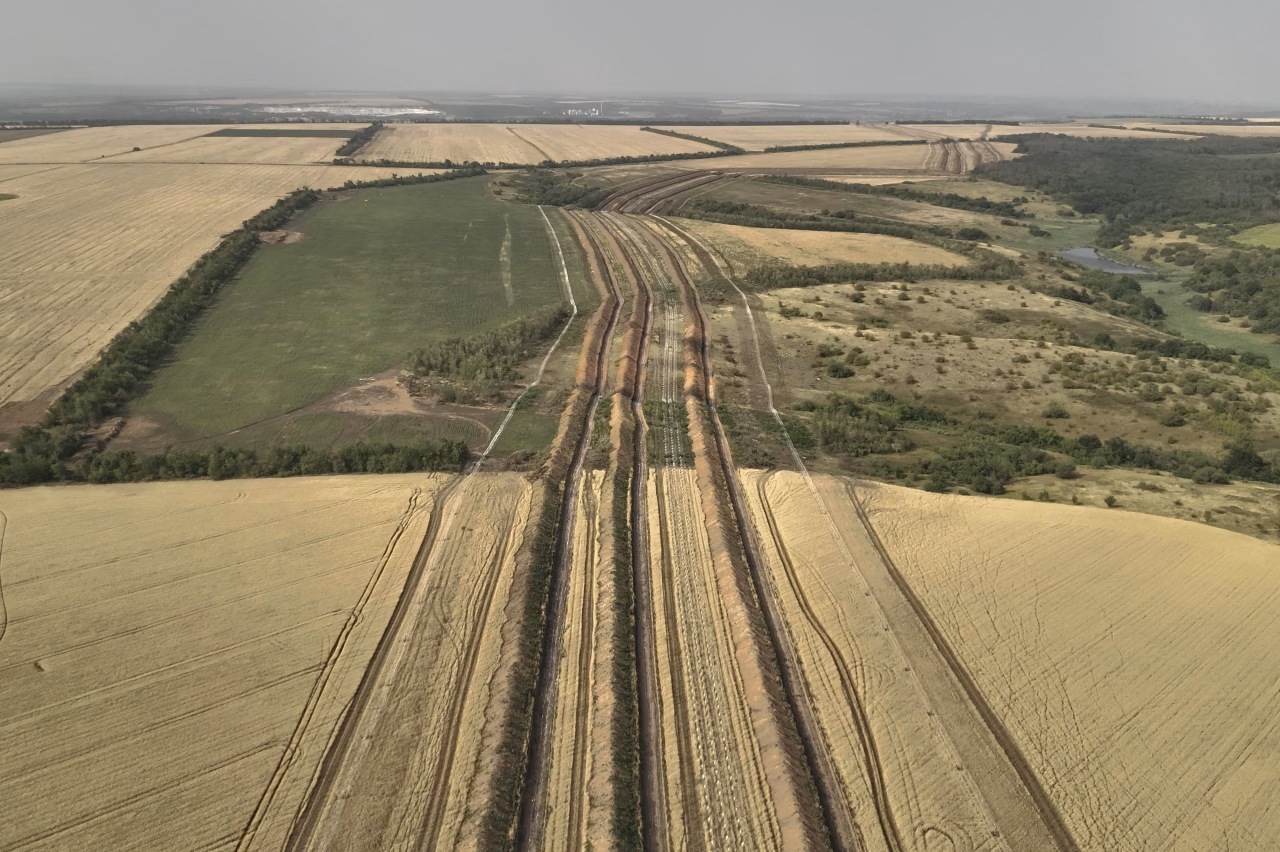 Ukraine tăng tốc xây dựng pháo đài chống Nga kéo dài từ Kharkov tới Zaporizhzhia.png