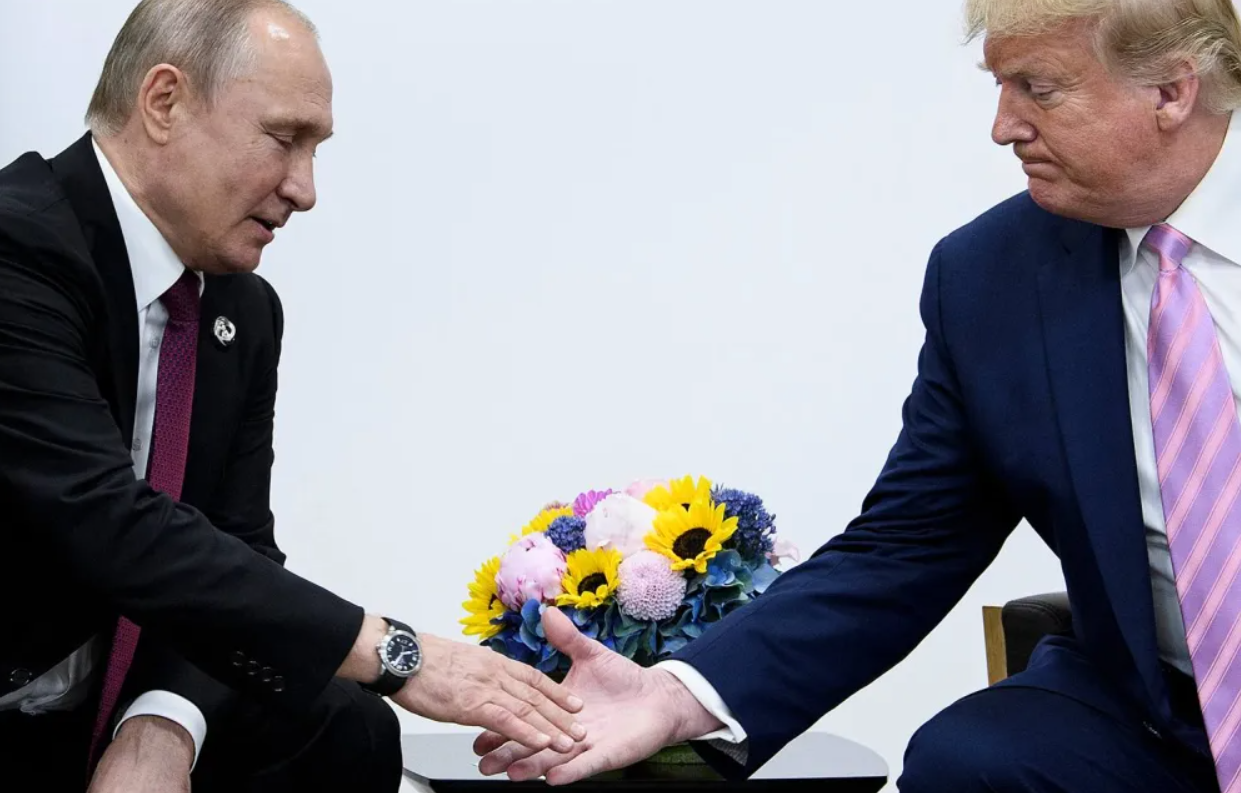 Tổng thống Nga Vladimir Putin tham dự cuộc gặp với Tổng thống Mỹ Donald Trump tại hội nghị thượng đỉnh G-20 ở Osaka, Nhật Bản, vào ngày 28/6/2019. Ảnh: AFP.
