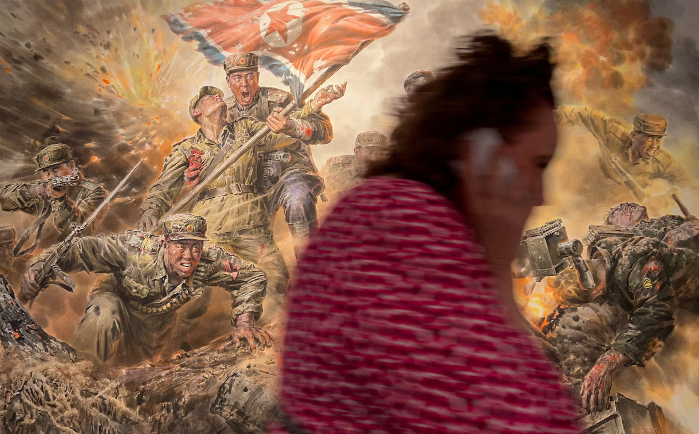 Bên trong triển lãm tranh Triều Tiên lớn nhất được tổ chức tại Moscow 3.png