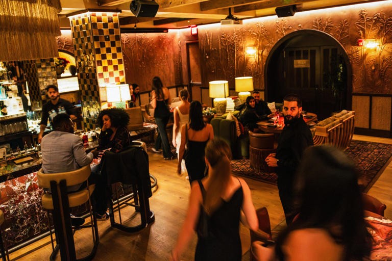 Cuộc sống bí mật của nhóm 0,1% siêu giàu Mỹ Họ đi đâu, ăn gì và vì sao không ít gặp người thường 5.jfif