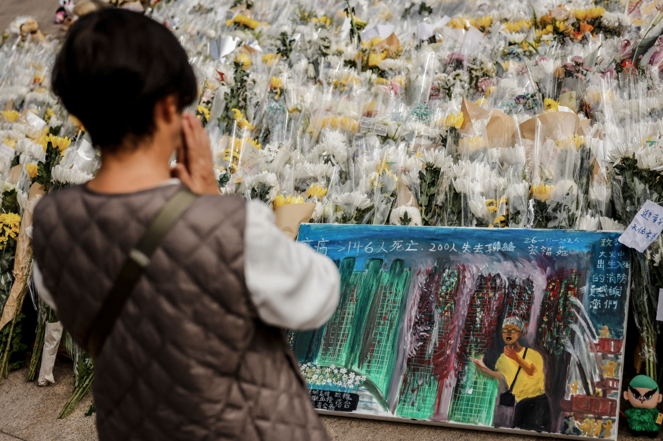 Câu chuyện nghẹn lòng đằng sau bức ảnh biểu tượng cho thảm kịch ở Hong Kong 8.png