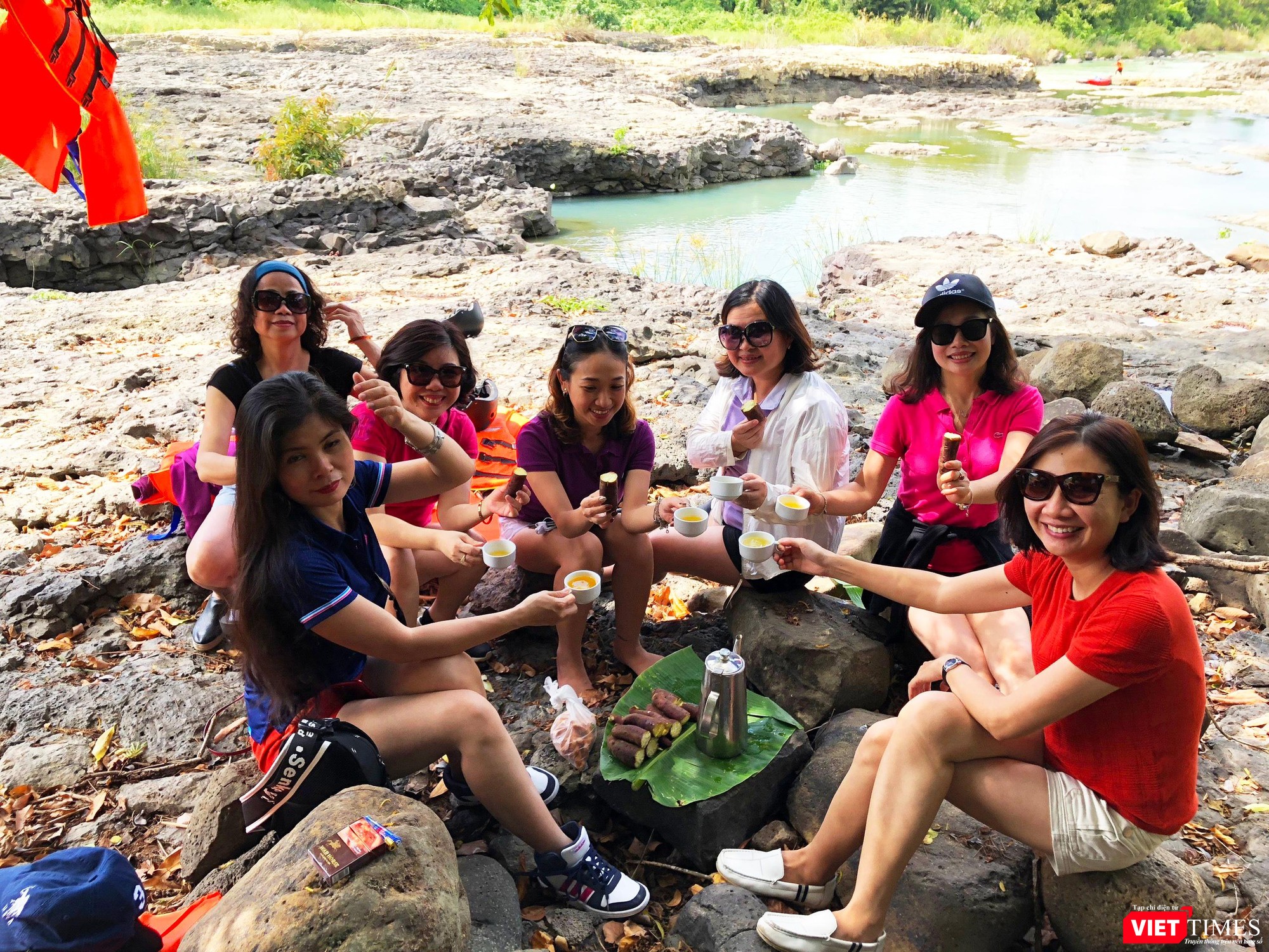 Tại đây, vào lúc này, khoai nướng chè xanh còn ngon hơn cả sơn hào hải vị