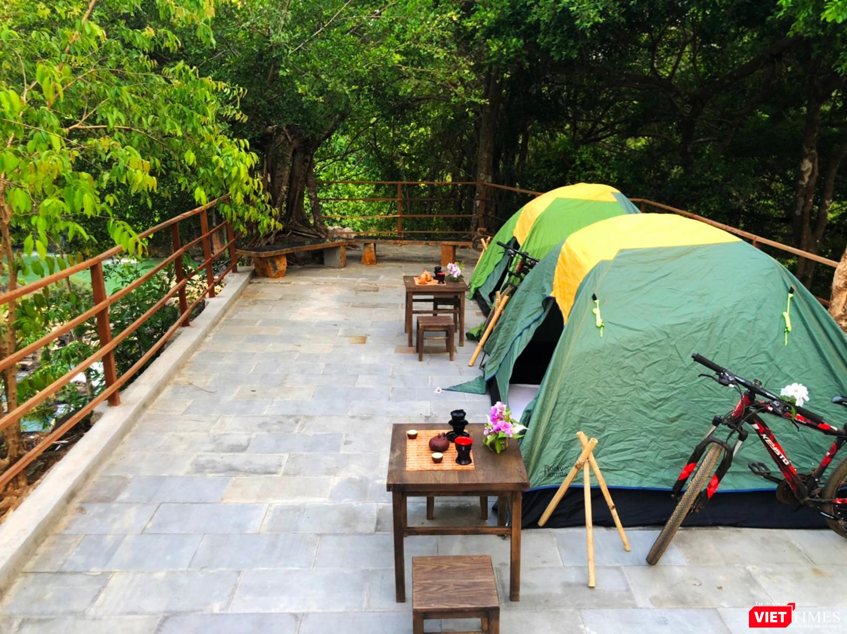 Nhiều du khách đến đây không muốn về, đã đăng ký cắm trại đêm giữa rừng