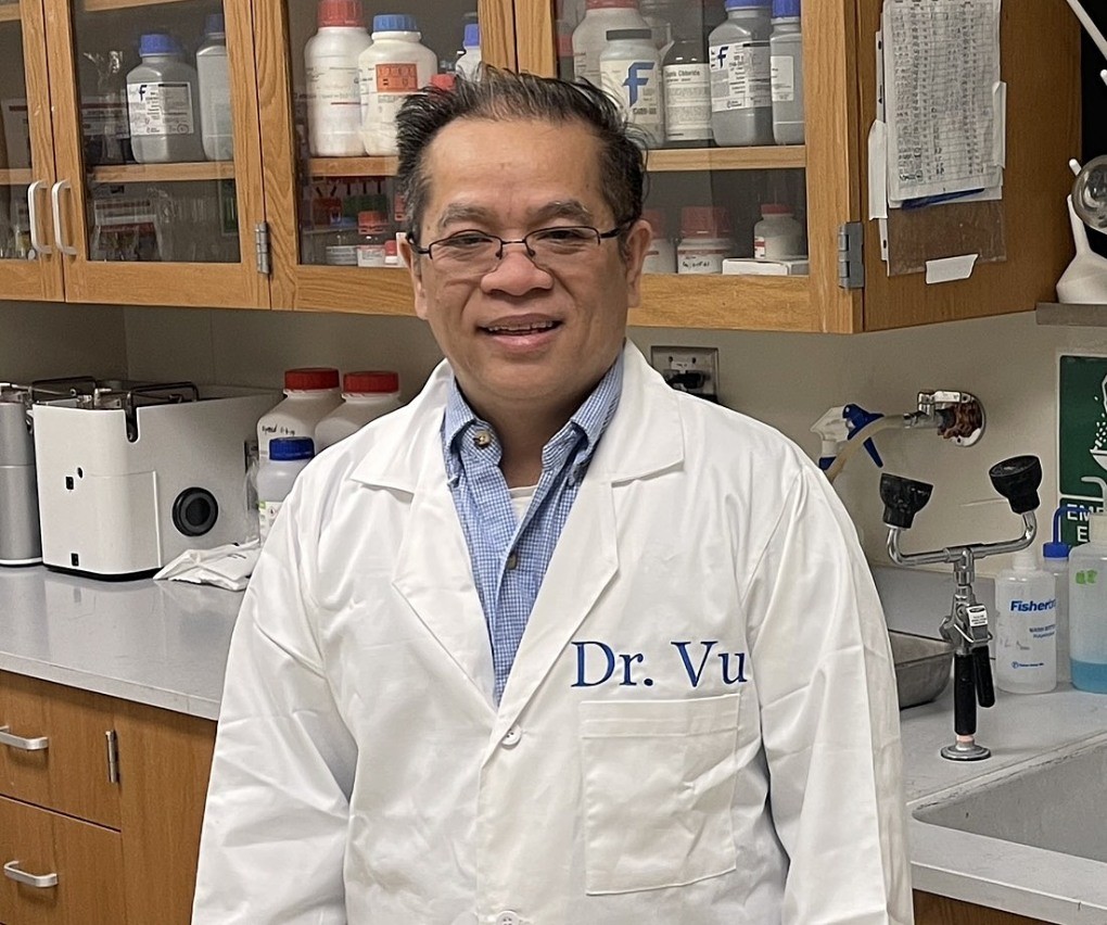 Nhà khoa học gốc Việt- David Vũ (Mỹ) sở hữu 28 bằng sáng chế, cho biết cho biết sẵn sàng chia sẻ kinh nghiệm và kiến thức hướng dẫn các nhà khoa học trẻ theo hướng nghiên cứu ứng dụng, đồng thời trao đổi công nghệ, hợp tác nghiên cứu và phát triển doanh nghiệp.