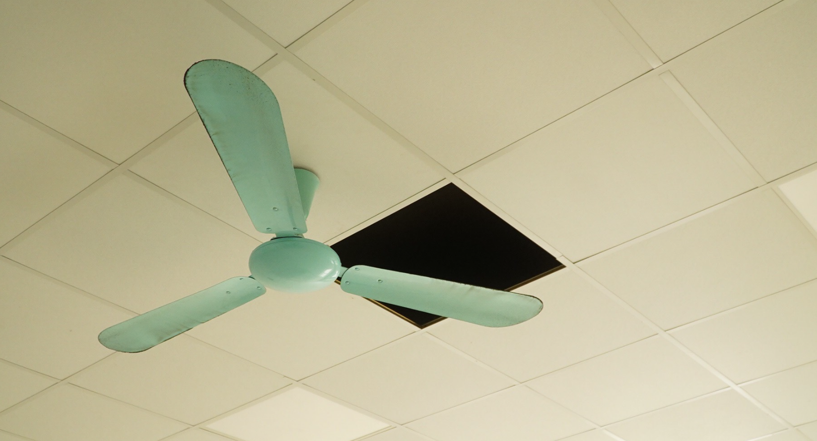 Ma tuý được đối tượng Quý giấu ở trần nhà ngay cạnh quạt trần