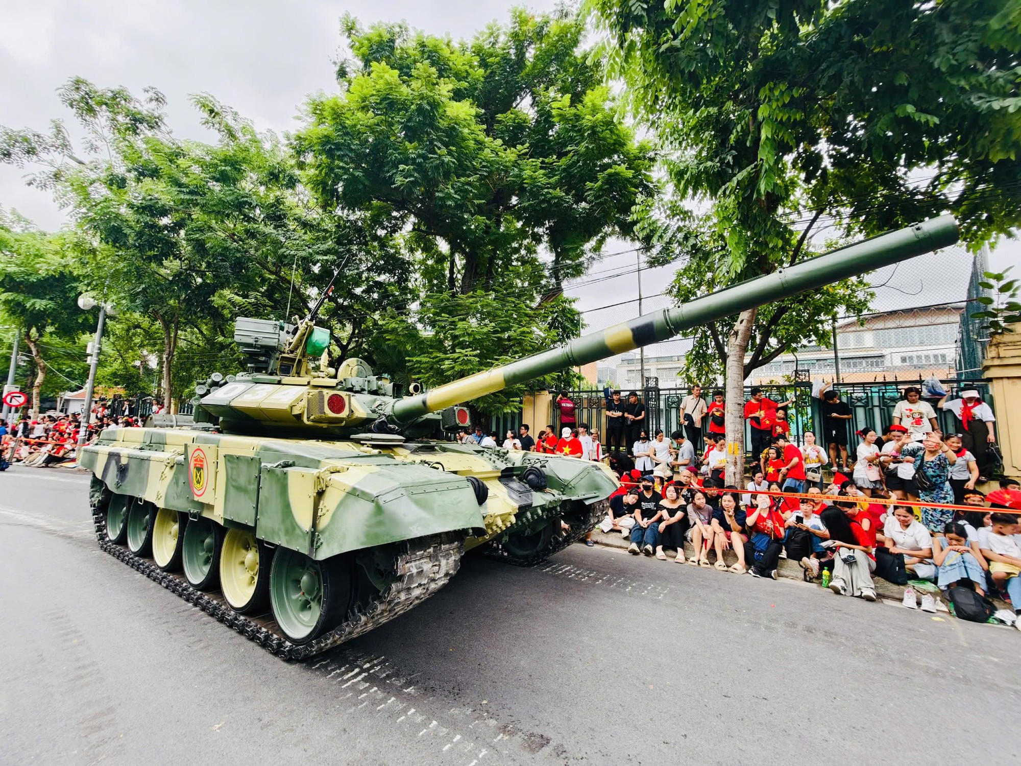 Thành phần tham gia hợp luyện gồm hơn 16.300 quân nhân từ 43 khối đứng, 18 khối đi; 6 khối xe pháo quân sự của Quân đội, 8 khối xe đặc chủng Công an; và khối quân đội Nga, Lào, Campuchia.