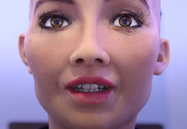 Sophia - công dân robot đầu tiên trên thế giới (Ảnh Business Insider)