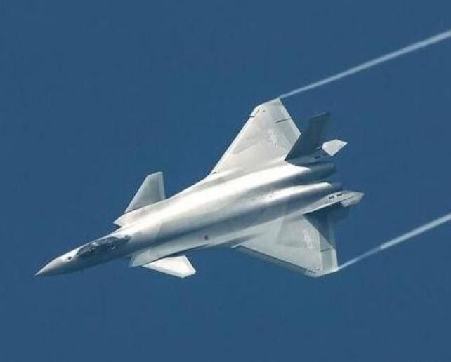 Cố thành “cường quốc không quân”, Trung Quốc vẫn run trước Mỹ Máy bay chiến đấu J-20 Trung Quốc. Ảnh: Sohu.