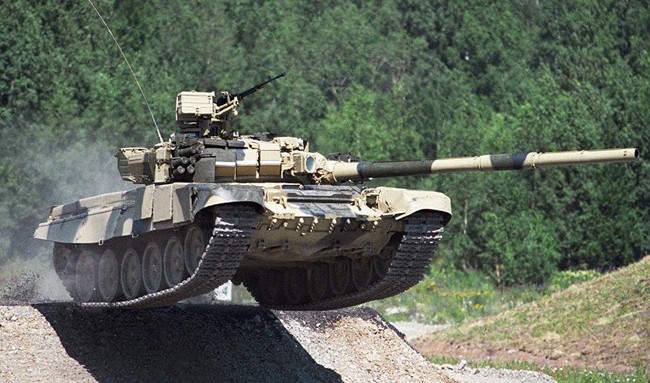 Báo Trung Quốc lại bàn ra tán vào về tăng T-90S và chiến hạm Gepard Việt Nam Xe tăng chiến đấu T-90S do Nga chế tạo. Ảnh: Sputnik.