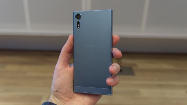 Sony Xperia XZs: Chưa phải cao cấp nhưng đã vượt mặt smartphone tầm trung - ảnh 1