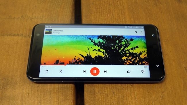 Đánh giá HTC U11: Độc đáo nhưng chưa đủ hấp dẫn - ảnh 5
