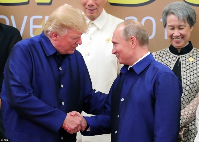 Hai ông Putin và Trump bắt tay thân thiện bên lề APEC - ảnh 2