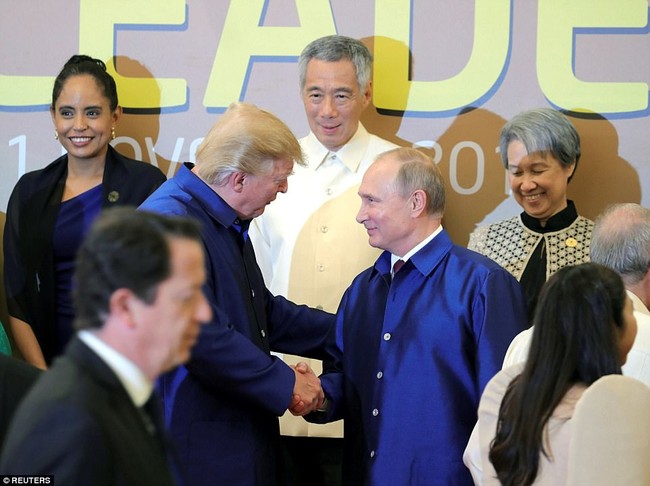 Hai ông Putin và Trump bắt tay thân thiện bên lề APEC - ảnh 3