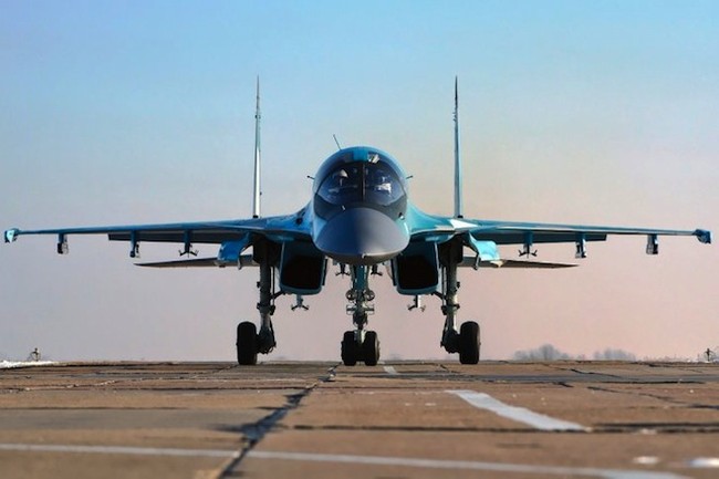 Su-34 Nga hạ cánh sau khi xuất kích làm nhiệm vụ tại Syria