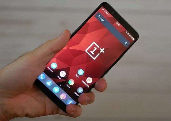 Hệ điều hành Android chạy trên phiên bản giới hạn OnePlus 5T StarWars cũng được tinh chỉnh đặc biệt để phù hợp với chủ đề của máy. Nguồn: Geeky-Gadgets