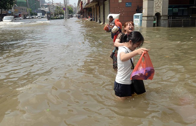 Siêu bão Nepartak gây hỗn loạn chưa từng có trên miền Đông Trung Quốc (video) - ảnh 6