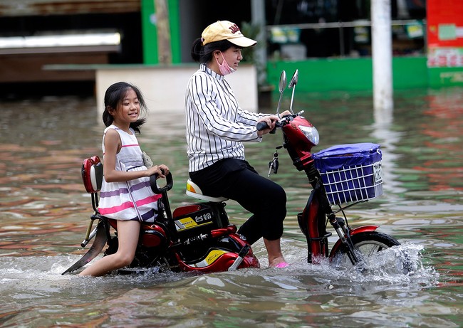 Siêu bão Nepartak gây hỗn loạn chưa từng có trên miền Đông Trung Quốc (video) - ảnh 7